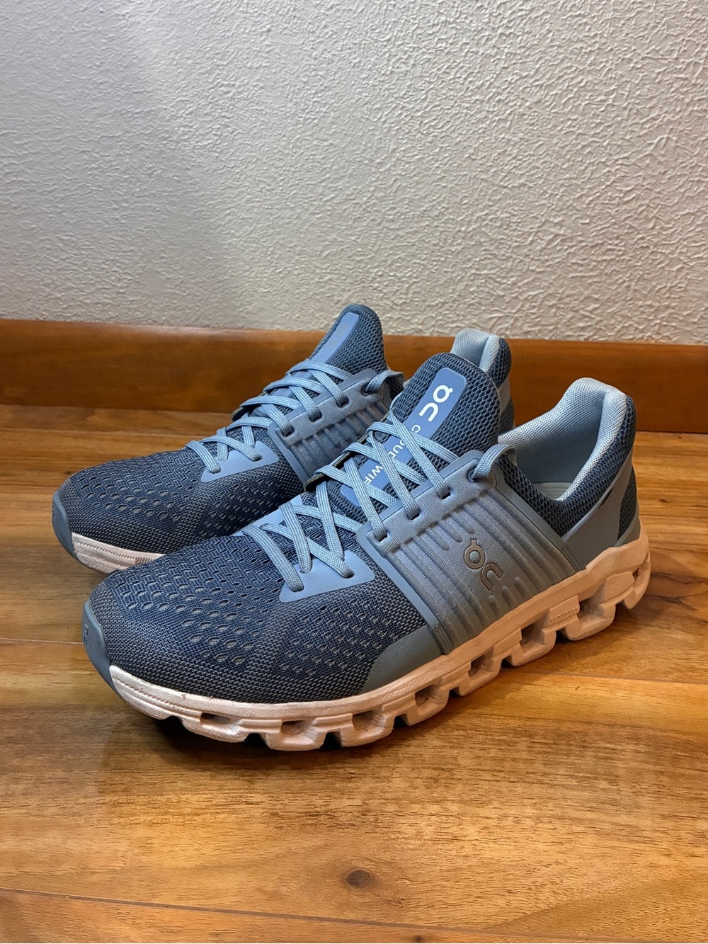 On Cloud Women’s Cloudswift Athletic Running Shoe Sneakers, blue - size 9